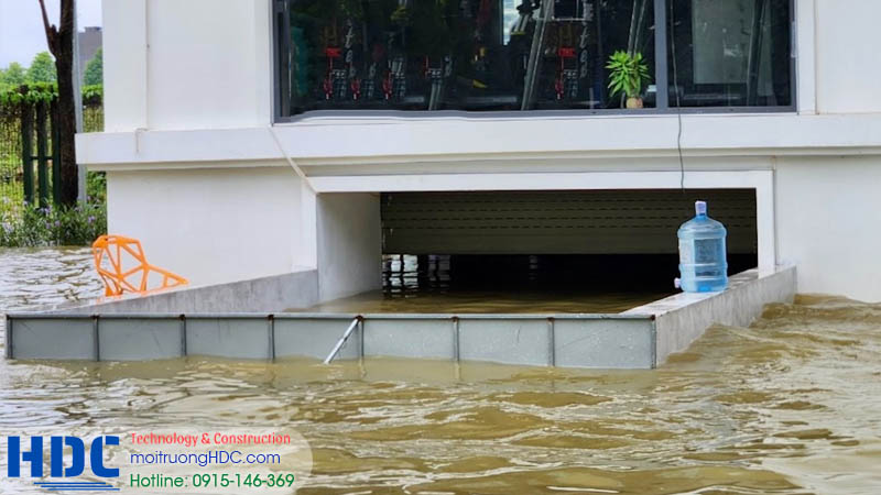 Nước vẫn ngập tầng hầm dù đã có vách ngăn nước