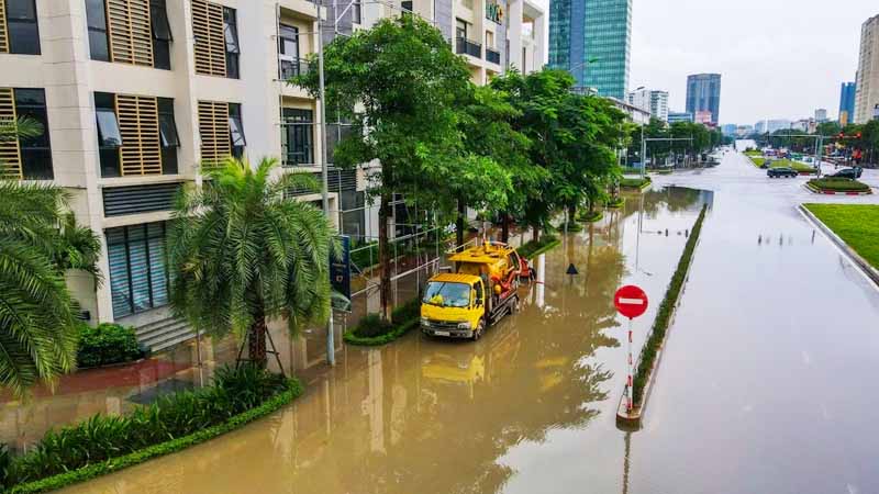 Nước vây quanh nên các nhà không thể mở cửa