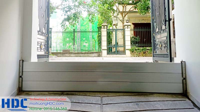 quá trình triển khai thi công cửa chống ngập tại tây hồ, hà nội
