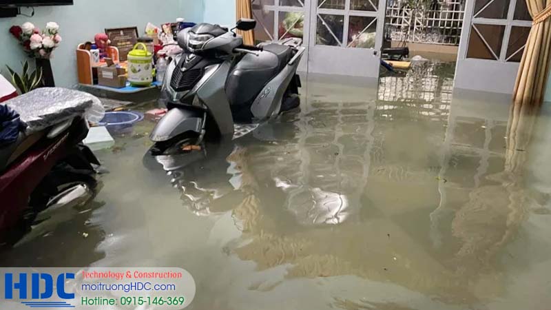Nước ngập tràn vào nhà khi không có vách ngăn nước