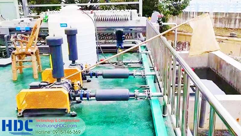 So sánh đúng: Tự vận hành vs thuê ngoài (theo thực tế vận hành)