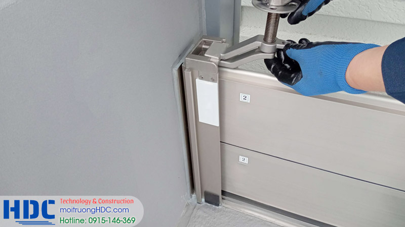 Lắp đặt vách chắn nước để chống ngập hiệu quả